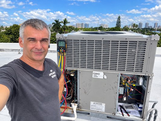 Leo beside an AC unit during service; photo from Leo Technician’s Yelp portfolio.